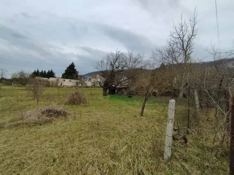 Szárliget csendes övezetében 918 m2-es építési telek eladó