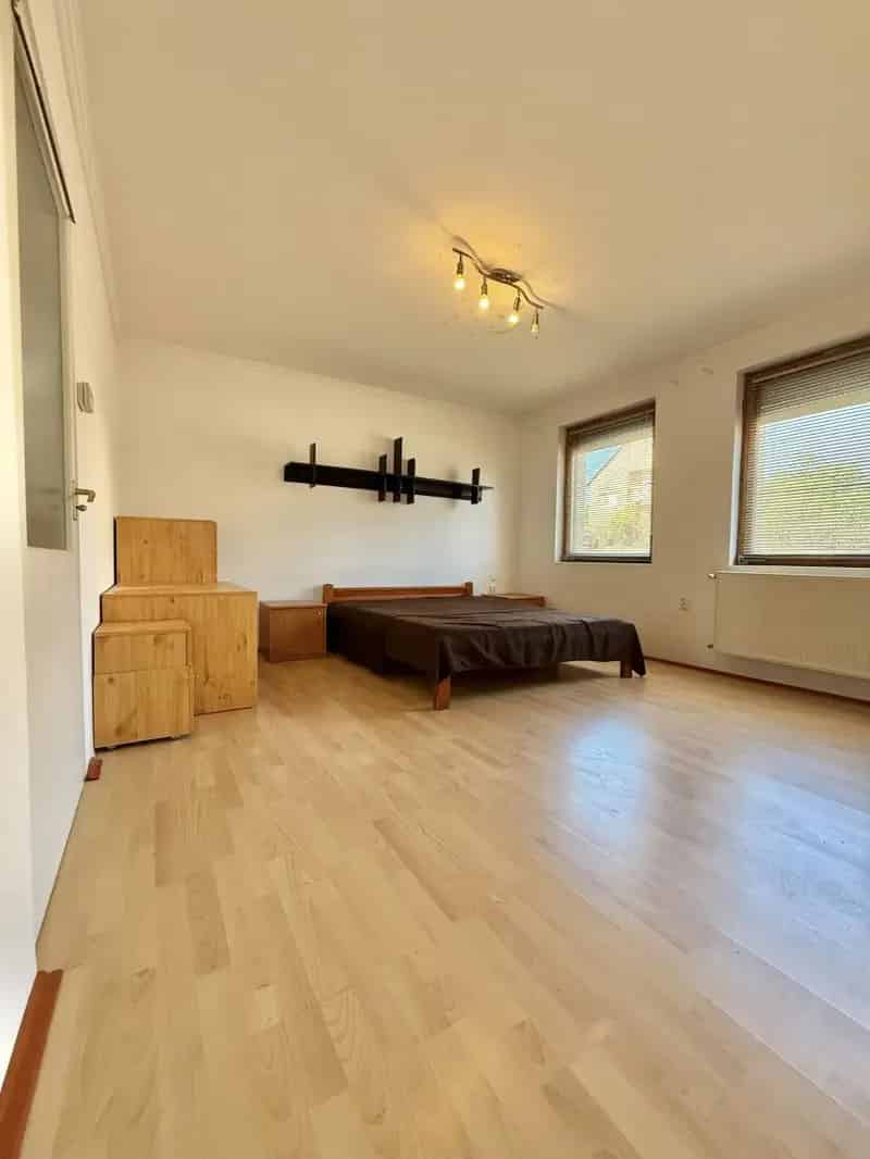 Veszprém Gyulafirátó 155m2 3 szintes családi ház eladó
