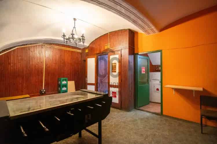 Budapest VIII kerület eladó üzlethelyiség 163 nm