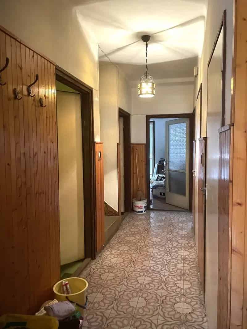 Tágas sorház Vác belvárosában csendes utcában