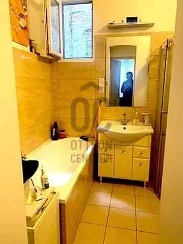Erzs	betv	ros Polg	ári Lak		 Elad	