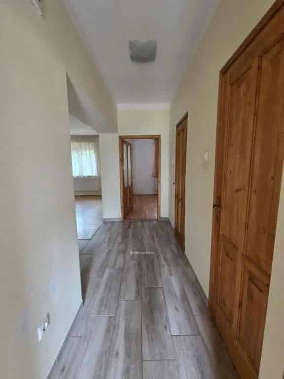 95m2-es Ikerhaz Mezohegyesen Teljesen Felujitva