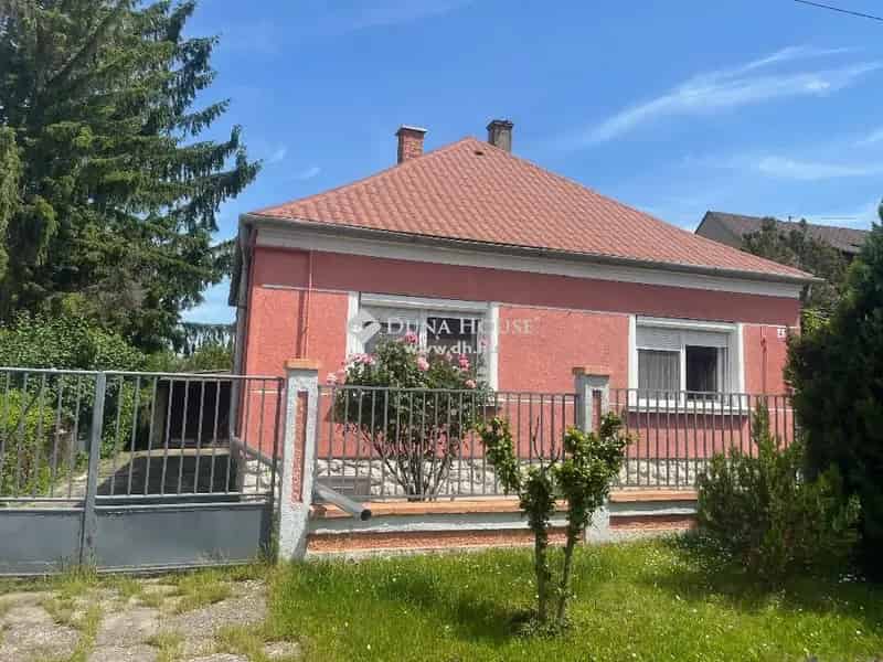 Eladó családi ház Ajka központjához közel