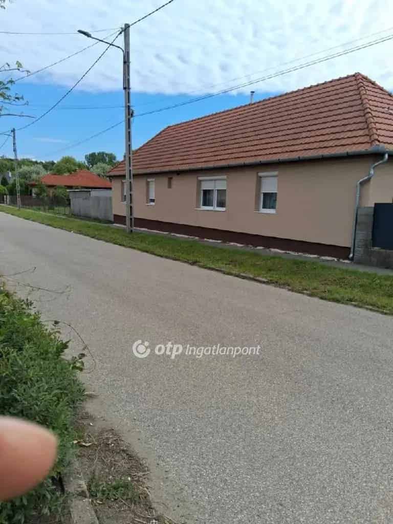 96 m2-es családi ház Hatvanban dupla garázzsal