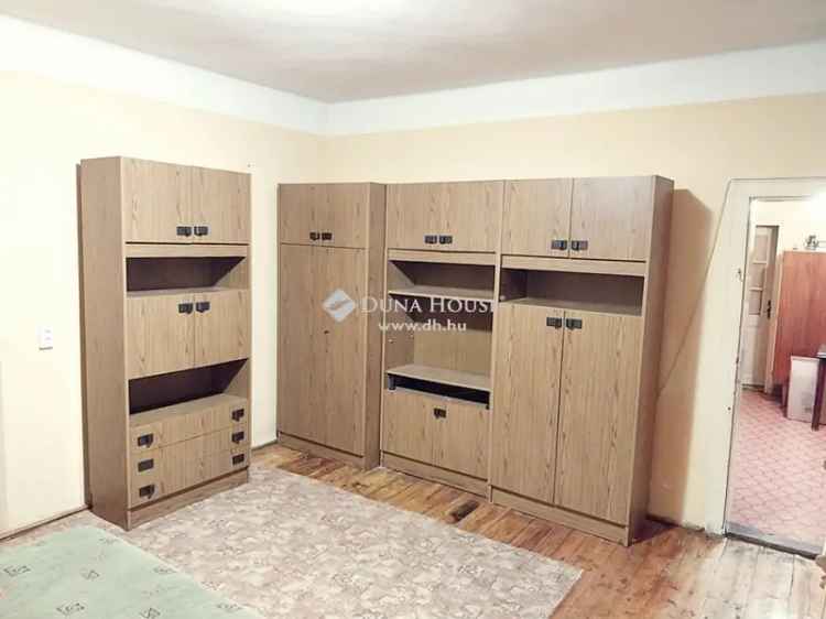 Szákszendi 3 szobás családi ház 1363 m2-es telekkel