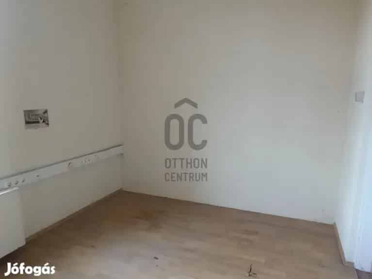 Pápán eladó épületegyüttes Iroda Üzlethelyiség Ipari Ingatlan