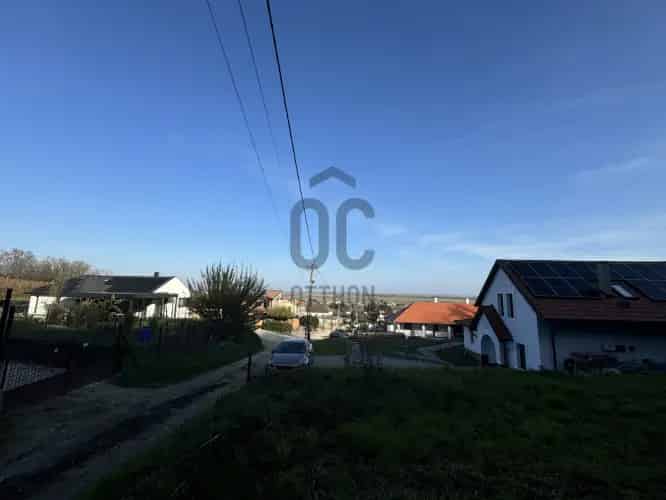 Győrújbarát eladó telek ikerház építésére alkalmas panorámás