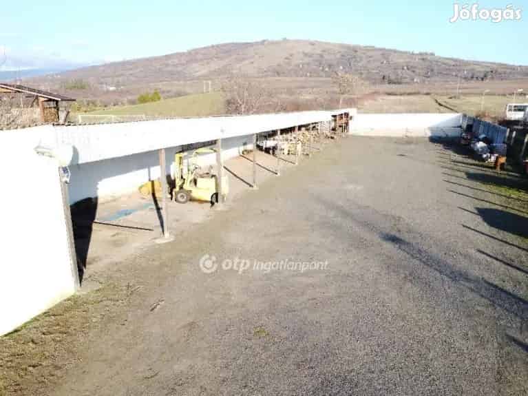 Ipari terület eladó Gyöngyösön 4500nm 670nm épülettel