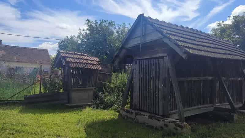 Sandi eladó telek 8058 nm 90 nm-es házzal