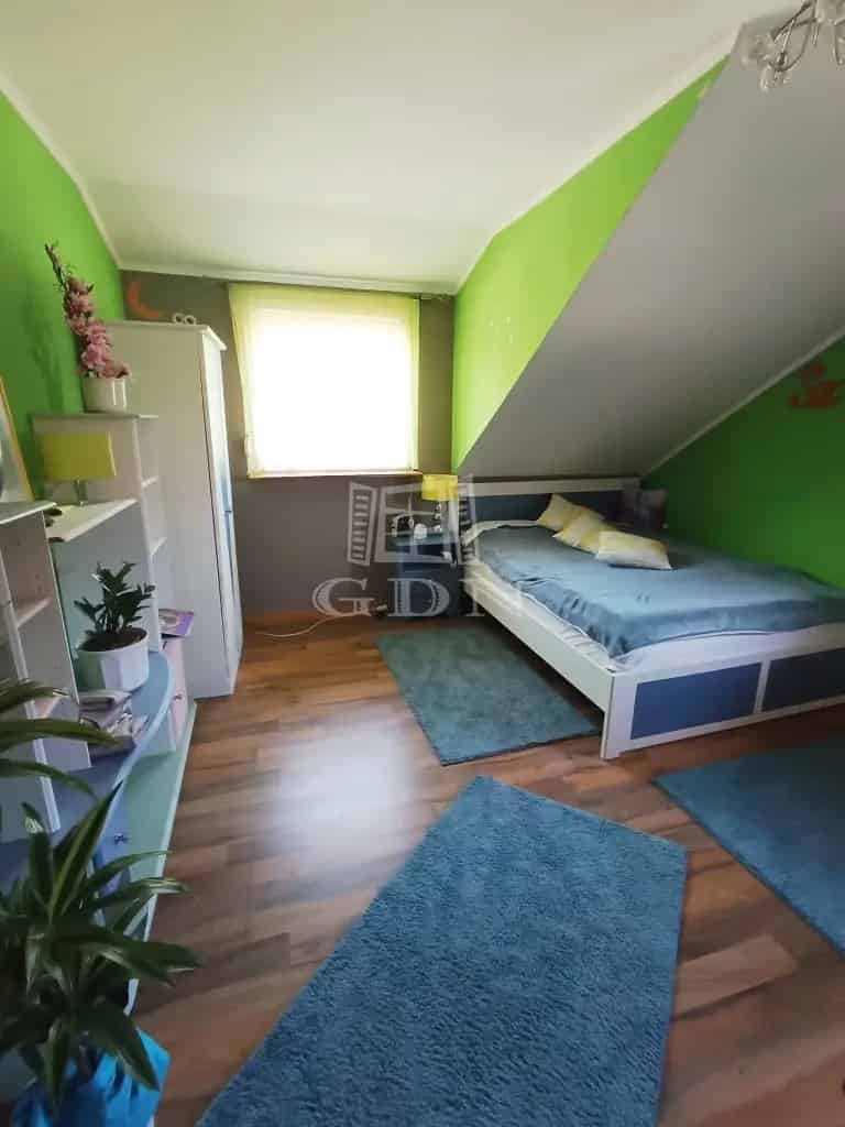 Érdi családi ház úszómedencével és nagy kerttel - 2 generációnak