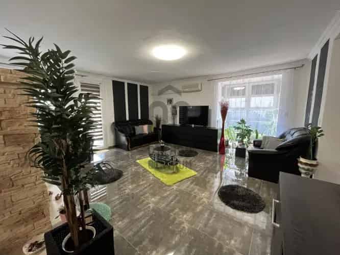 Győri családi ház eladó - 1580 m2-es telekkel