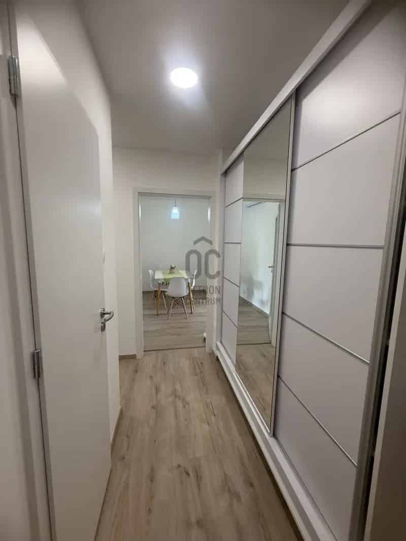 Győr Nádorváros Felújított Panellakás Eladó