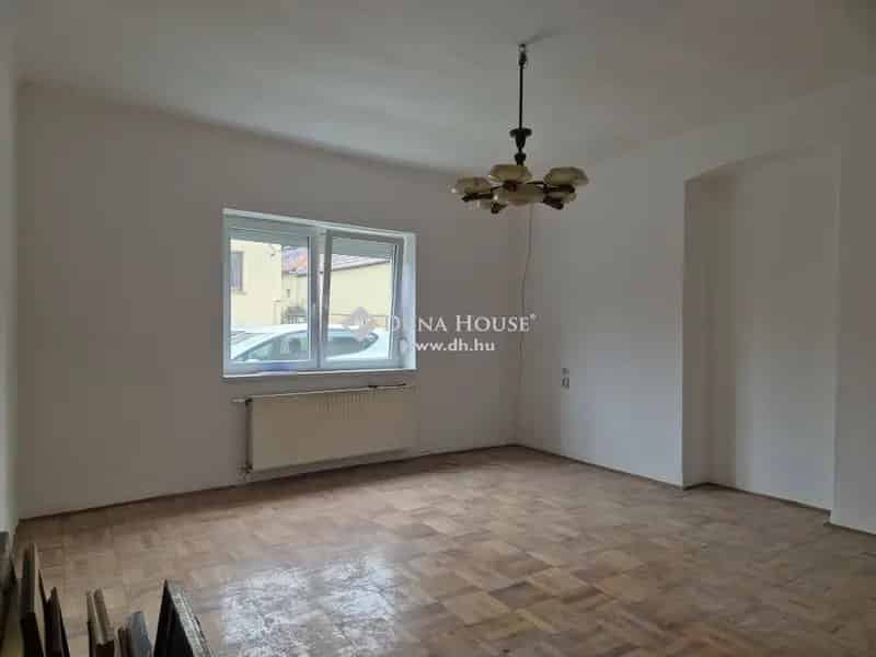 Üröm Óvárosi 3 5 Szobás Családi Ház Eladó