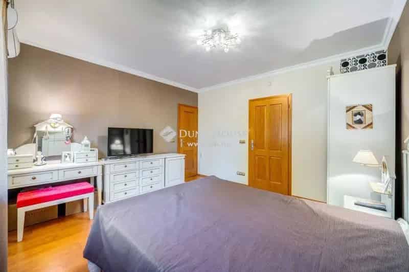 204 nm-es családi ház Kecskeméten wellness részleggel és napelemmel