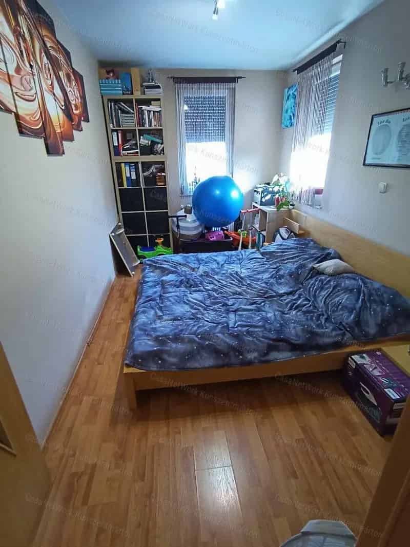 Vecsés 6 szobás családi ház dupla garázzsal és jakuzzival