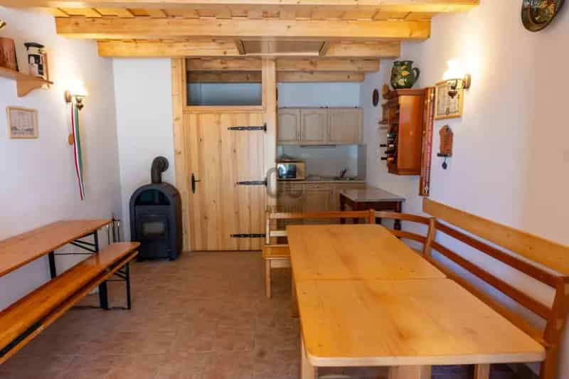 Bence-hegyi présház eladó - Lakható, kandallós, pincével