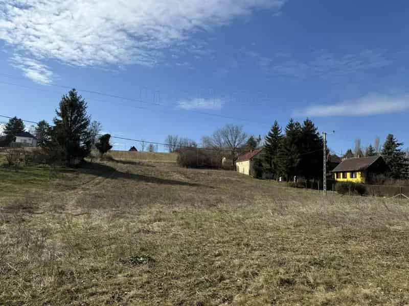 Igal ZÁRTKERTI TELEK eladó - 800m a fürdőtől