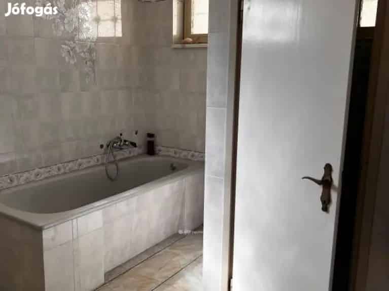 Zalakaros 3 szintes családi ház eladó - több generációs, apartmanként is kiadható