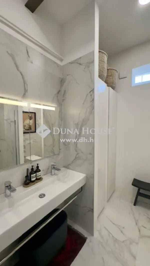 Pécs Belváros Luxus Loft Lakás Eladó Teljes Berendezéssel