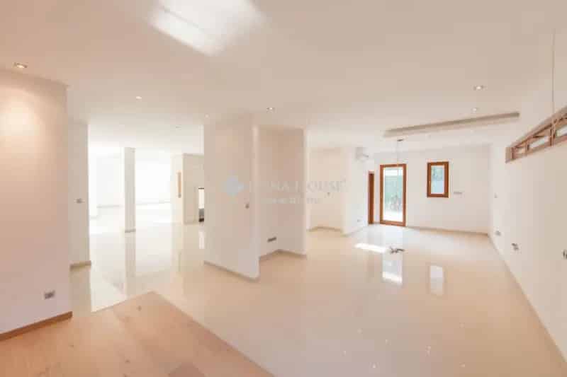 900 nm-es Luxus Villa Rókahegyen