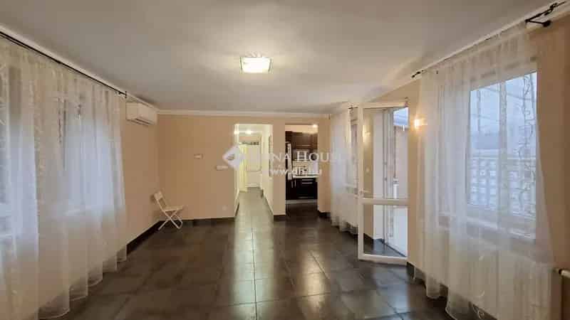 Gödöllői ikerház fél, wellness jakuzzival, 3 5 szoba, 360 m2 telek
