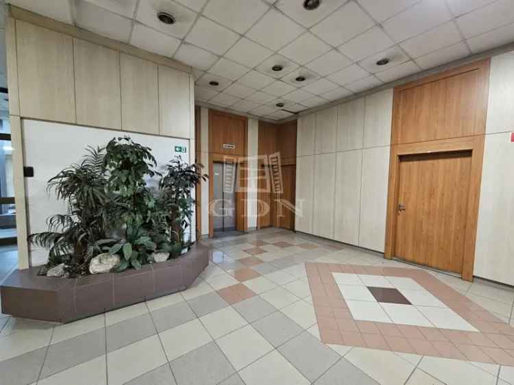 7728 nm-es telek 3000 m2 irodaházzal es 6165 m2 üzemcsarnokkal eladó