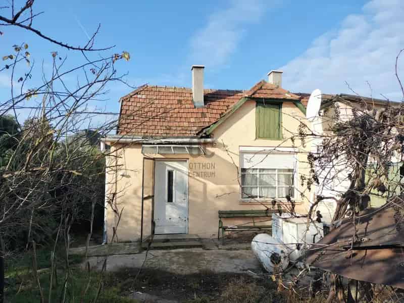 Győr Ménfőcsanak 3 szobás felújítandó családi ház 766 nm-es telken