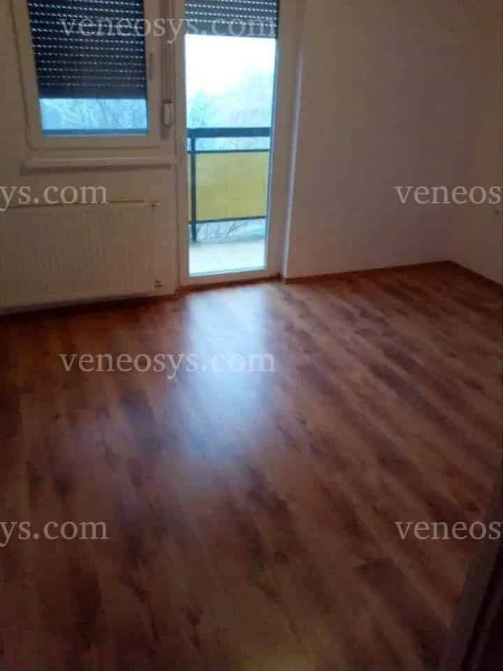 Siófoki Balaton-parti lakás eladó 76m2