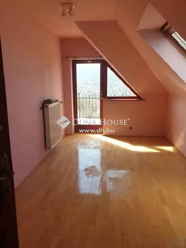 340 m2-es ház eladó Ürömhegyen panorámával