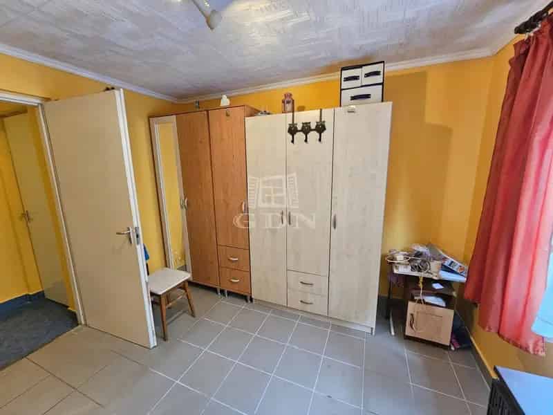 Tiszaújváros 4 szobás családi ház garázzsal eladó