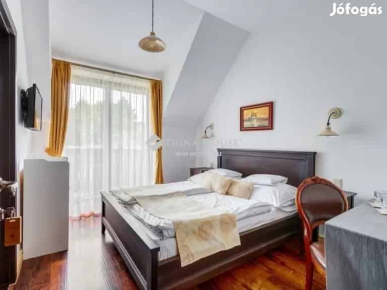 Bakonybéli Vendégház Eladó - 9 Szoba Panorámás Terasszal