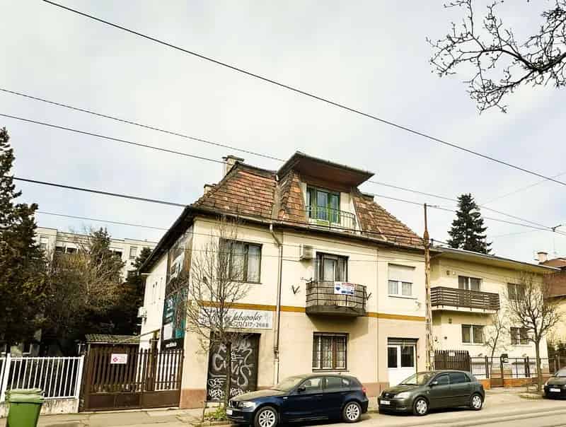66 nm-es lakás és 14 nm-es üzlethelyiség eladó XIV kerületben