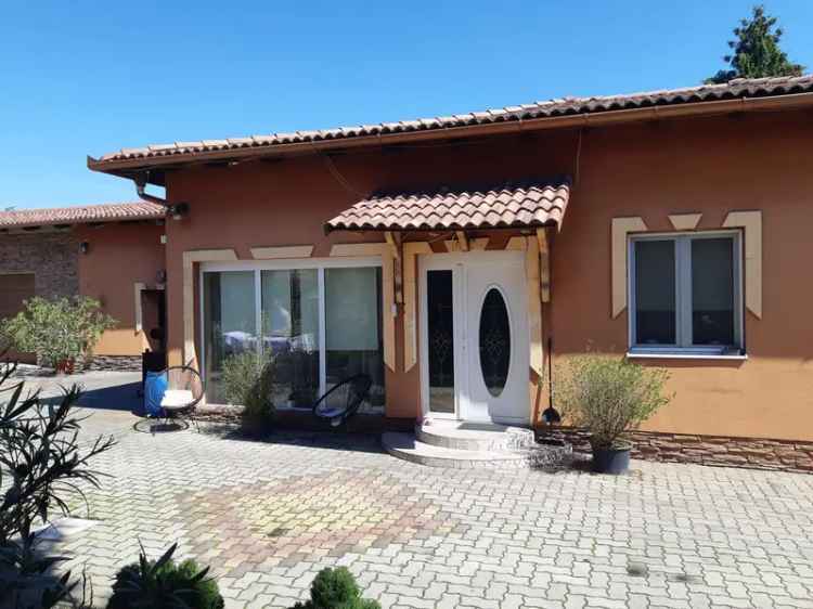 Dunaújváros 140-141 m2-es családi ház dupla garázzsal eladó