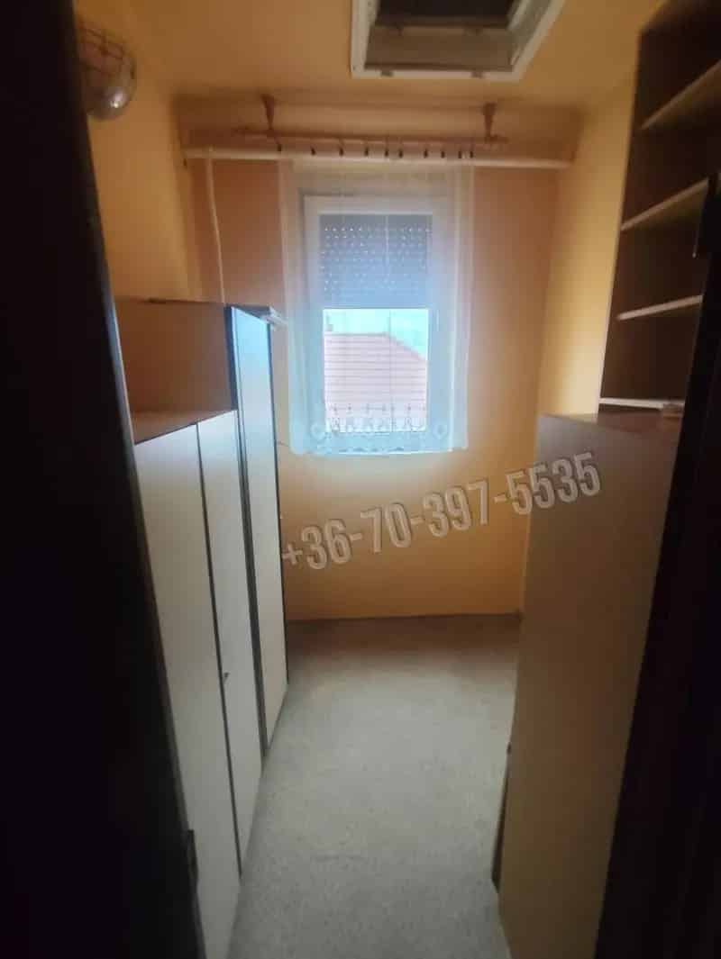 Elado Ikerhaz uj Hatvanban Medencevel