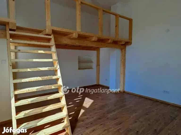 Eladó Galériás Lakás Székesfehérvár Belvárosában Parkolóval