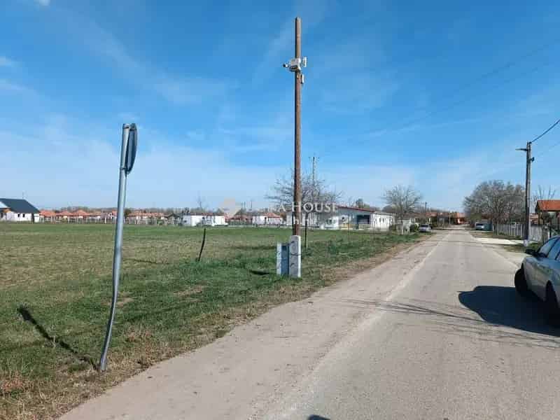 1148 nm-es telek eladó Petőfiszálláson családi ház és ipari épület építésére
