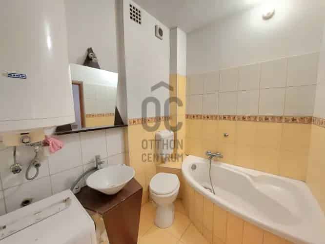 Kaposvári eladó ikerház fel 206m2 4 szint 2 szoba