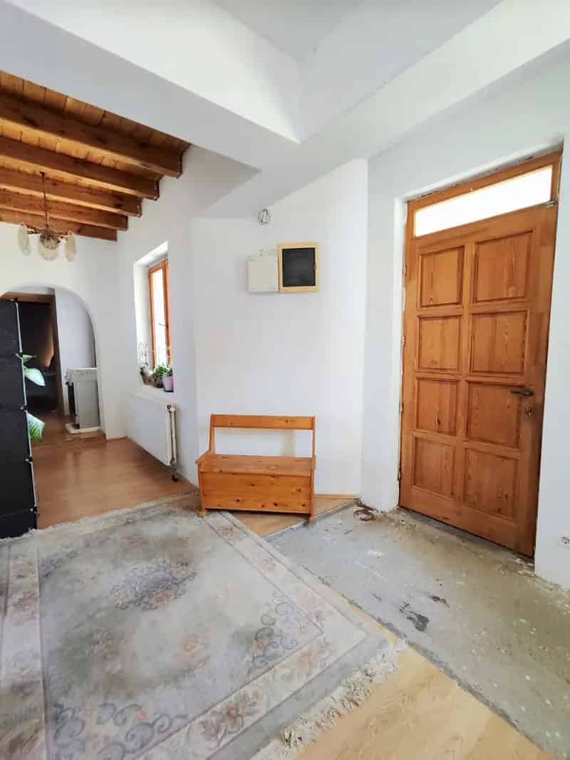140nm-es Téglaház Alsóújlakon Két Bejárattal És Beépíthető Emelettel