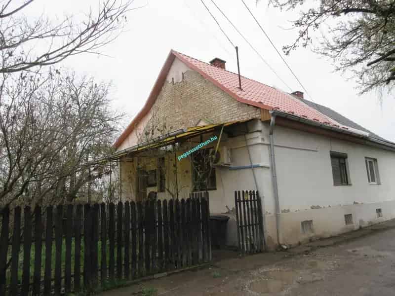 64 m2-es felujítandó ikerházfél Kazincbarcikán