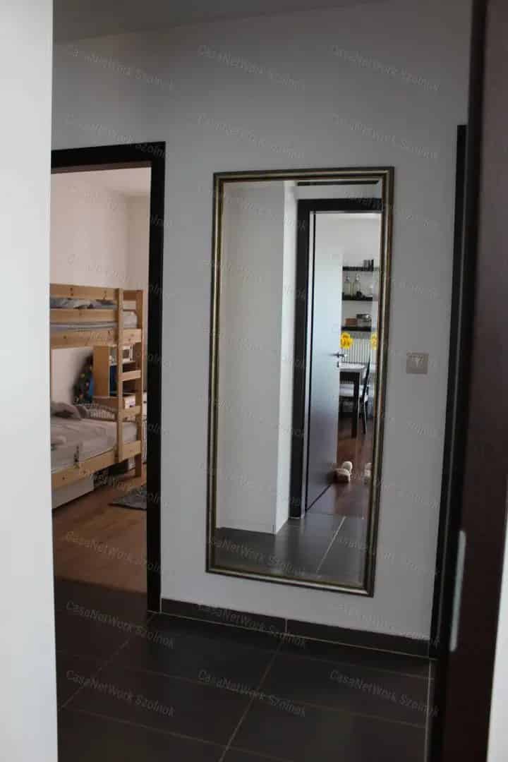2 1 szobás klímás lakás Szolnokon eladó