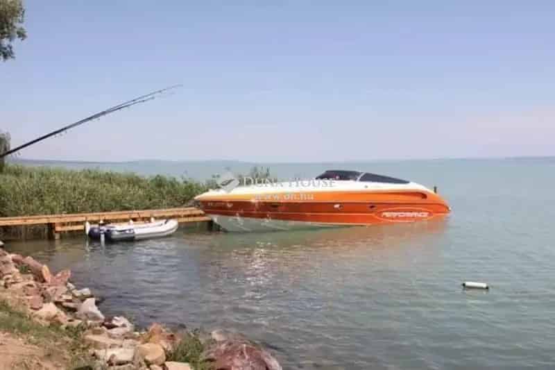 Balatoni Vízparti Luxus Villa - 4885 nm Telek 6 Stéggel