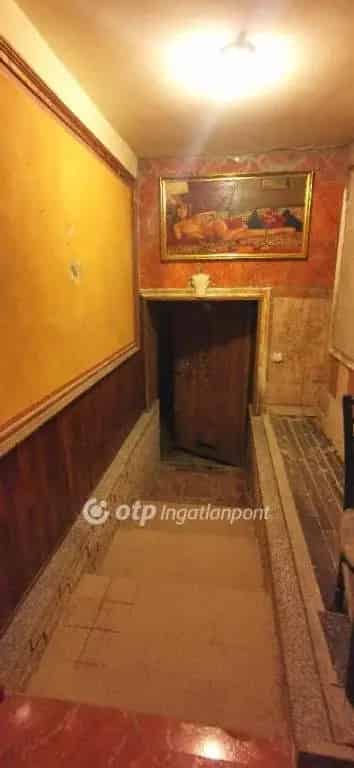 Győrújbarát 240 m2-es családi ház eladó