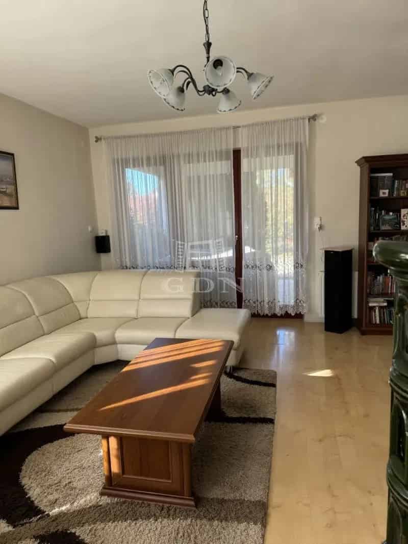 Tárnok családi ház eladó 255 nm 8 kW napelemmel