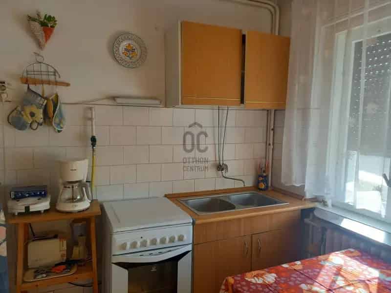 Pápán 3 szobás családi ház eladó garázzsal és tárolóval