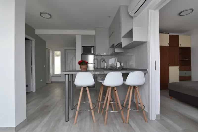 Balatonfűzfői Panorámás Ház 3 Apartmannal és Dupla Telekkel Eladó