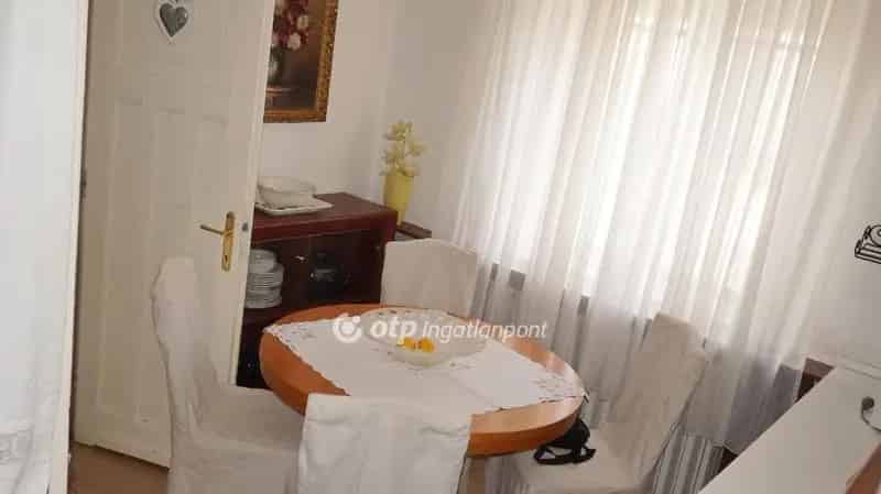 Gyongyos belvaros 120 m2-es családi ház eladó