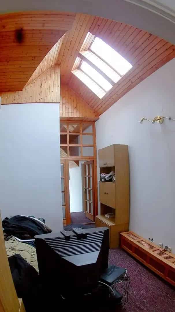 3 Generációs Ikerház-fél Óbudán 3 Nappalival és 7 Szobával