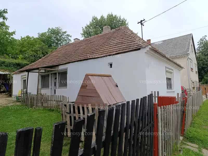 71 m2-es családi ház eladó Mór közelében