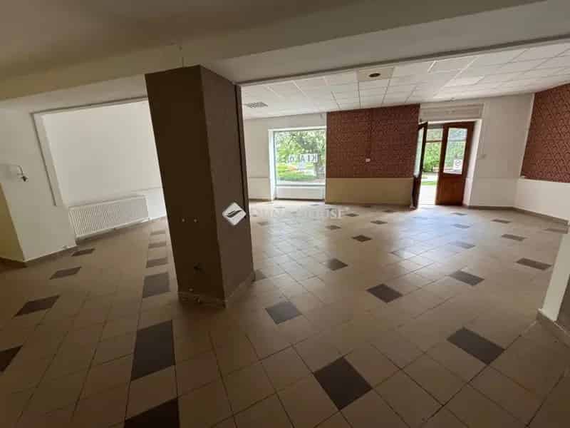 130 m2-es Utcafronti Üzlethelyiség Kiadó Nagykőrösön