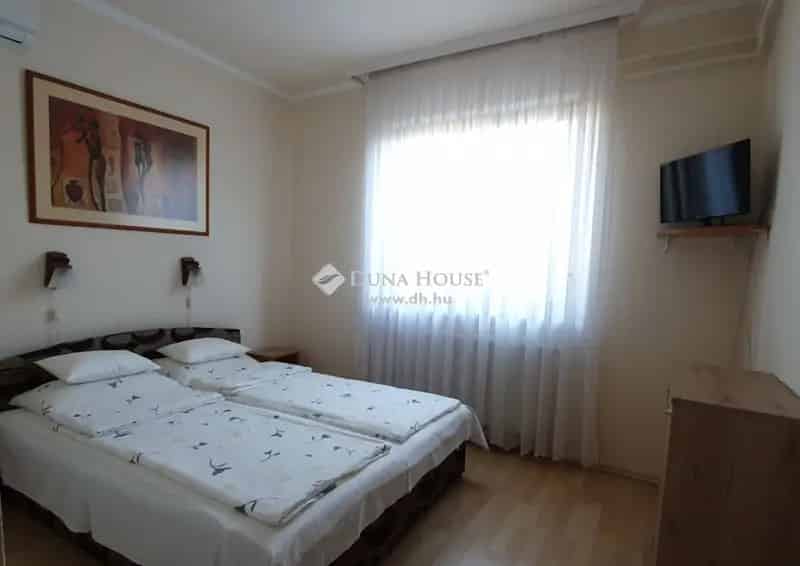 Sósthofürdőn eladó 2 apartmanos családi ház 850 nm-es telekkel